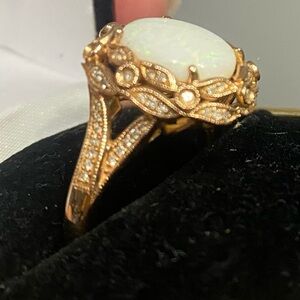 EFFY limited edition, 14 karat Gold Ring with White Opal and Diamond Accents